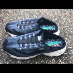 Women Skechers Air-Cooled size 10